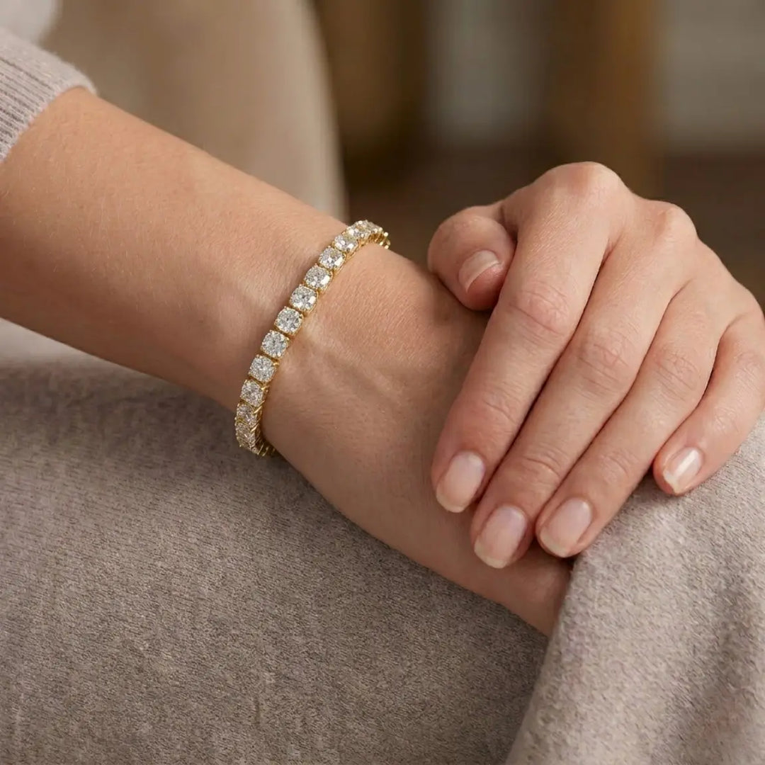 Céleste Collet 4.5ct Cushion Lab Diamond Bracelet
